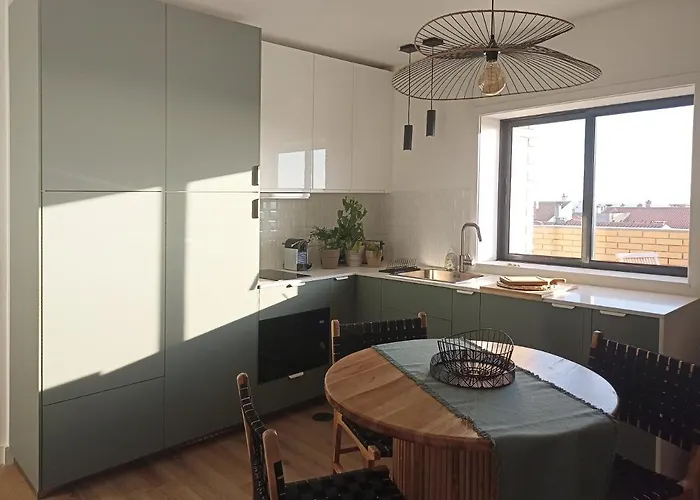 Sunset Lounge Corgomar