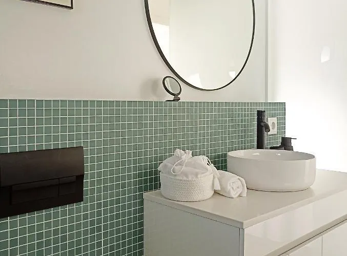 Sunset Lounge Corgomar