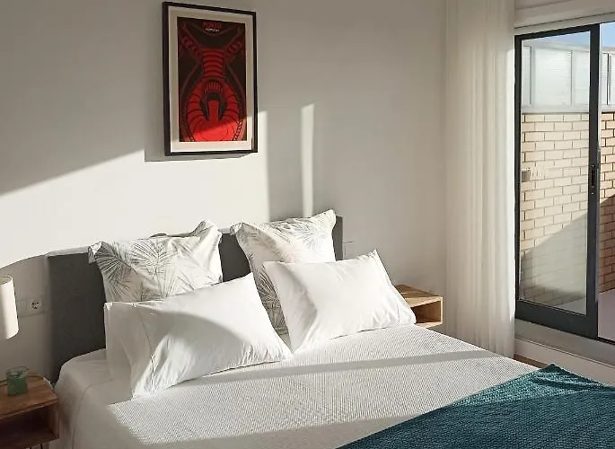 Sunset Lounge Corgomar Lavra